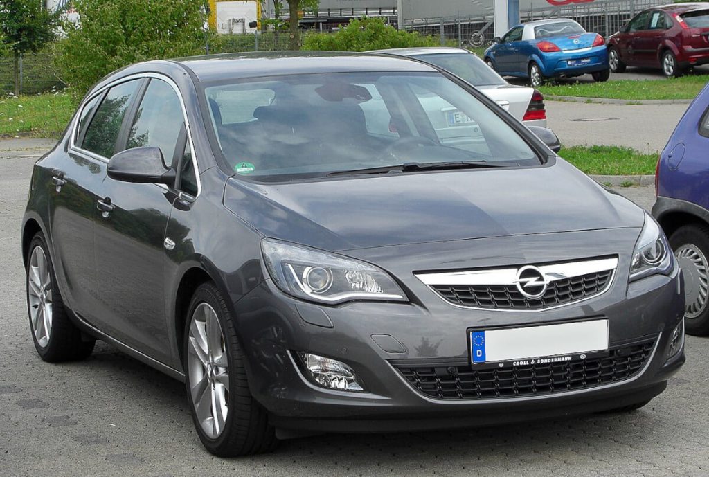 Opel Astra J przed liftingiem