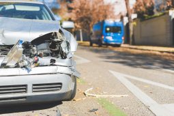 Auto po wypadku – jak je rozpoznać? Czy warto kupić?