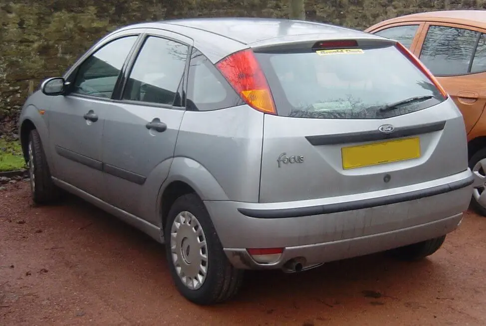 Ford Focus I 5D - tył